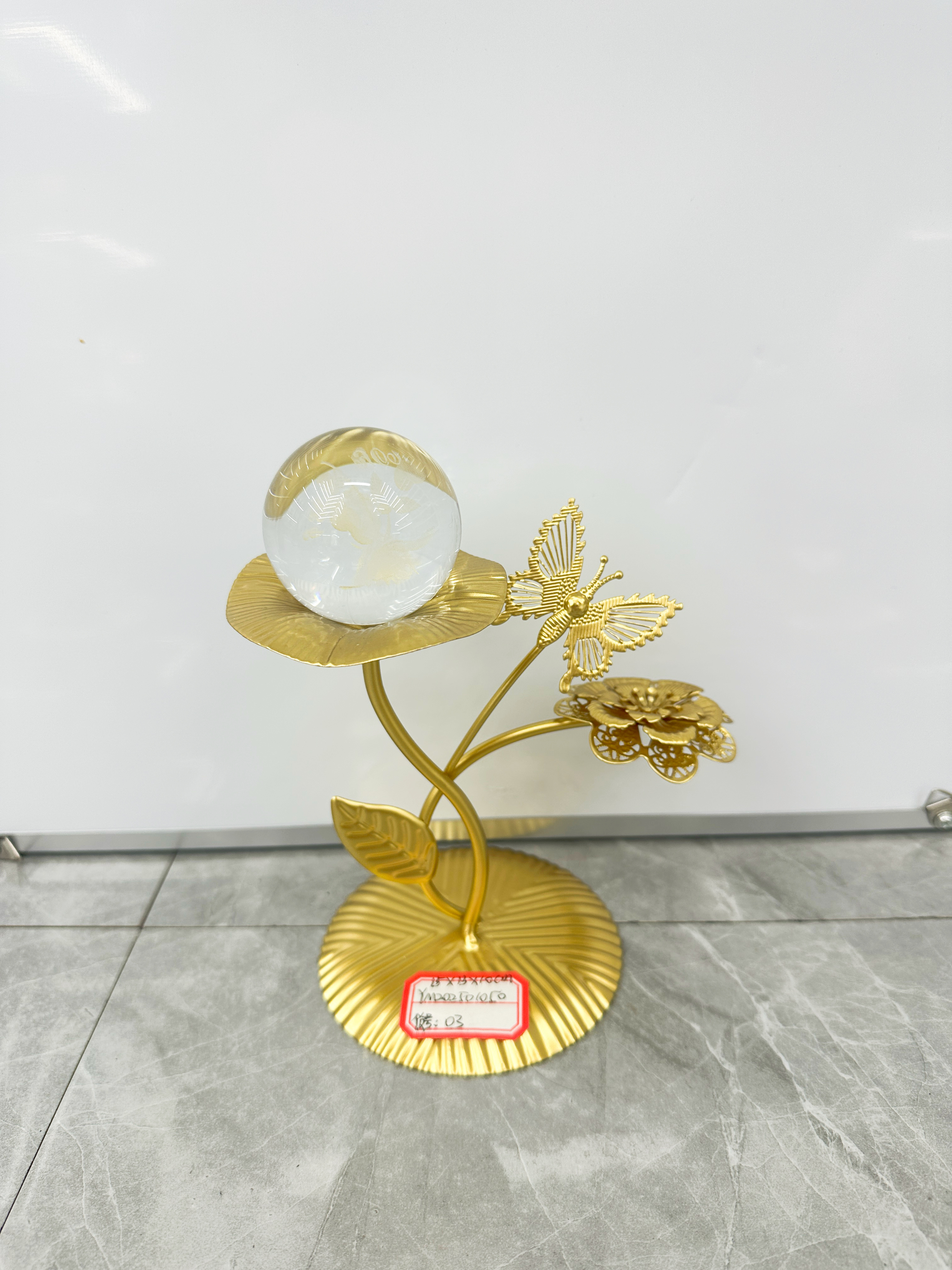 Modern light luxury crystal ball ornaments, creative living room TV cabinet, bookcase, wine cabinet furniture decorative ornaments, alloy ornaments details Picture
