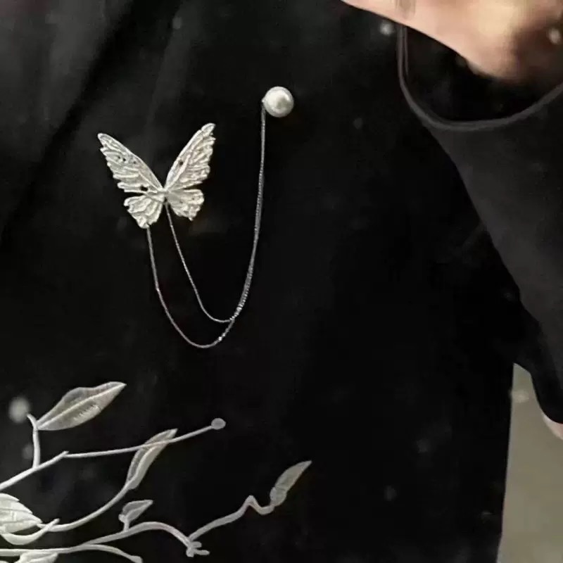 【枯木载秋】高级感蝴蝶珍珠胸针送礼物小众设计甜酷轻奢西服胸花产品图