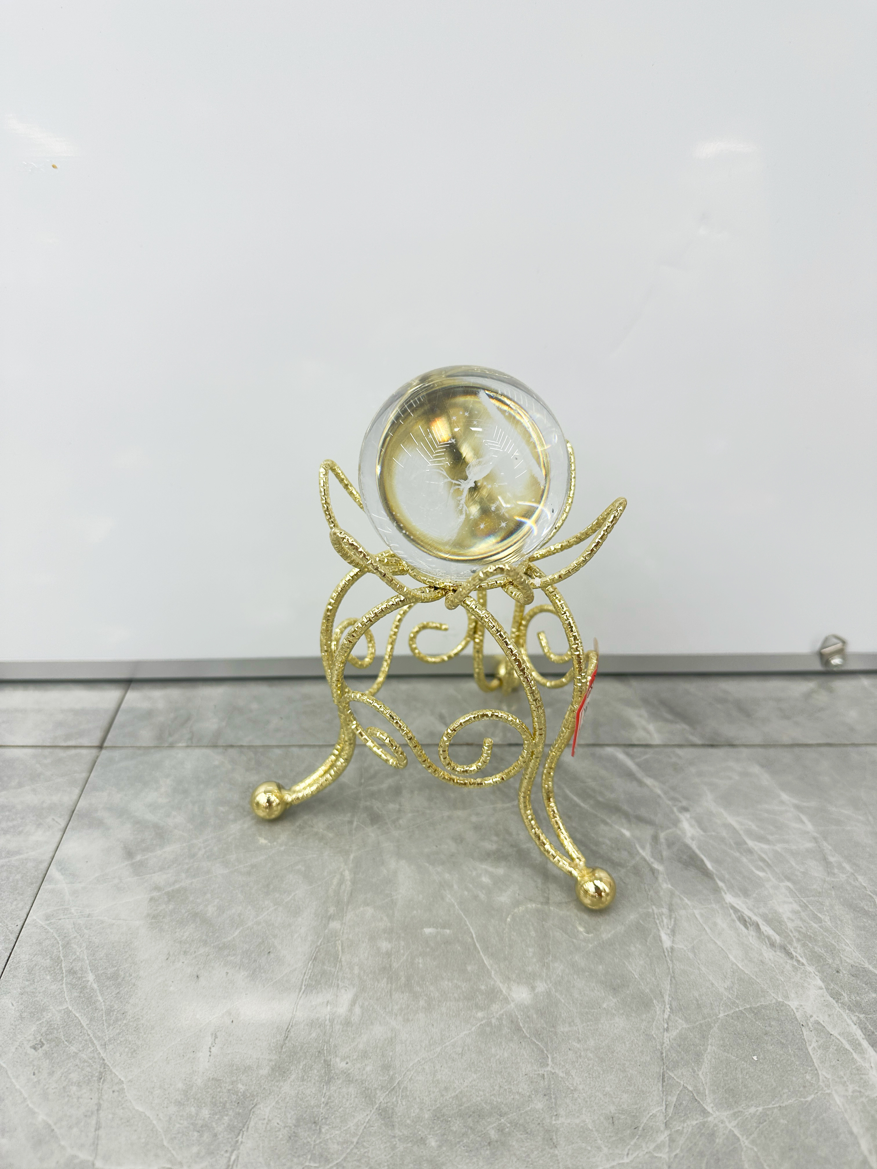 Modern light luxury crystal ball ornaments, creative living room TV cabinet, bookcase, wine cabinet furniture decorative ornaments, alloy ornaments Application Scenario
