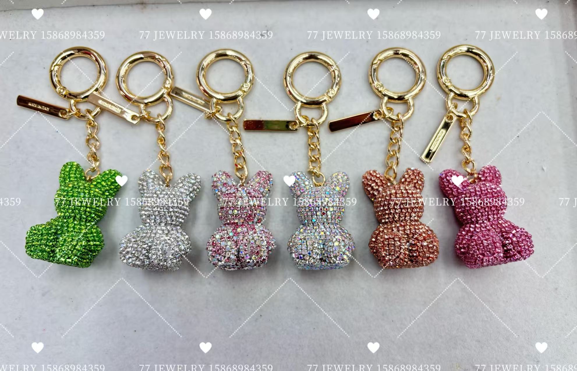 满钻坐姿暴力熊钥匙扣女学生包包挂件汽车挂件创意地推小礼品批发