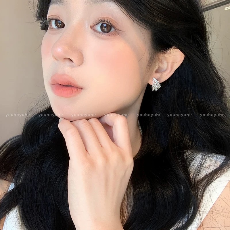 珍珠耳环烧焊锆石耳环时尚耳饰优雅饰品气质百搭潮流设计耳饰产品图