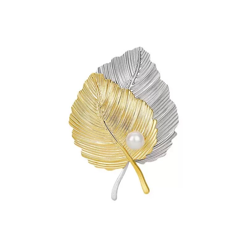 The Labubu cheongsam lapel magnetic clasp brooch is exquisitely designed in zinc alloy and elegantly embellished with traditional clothing detail image 3