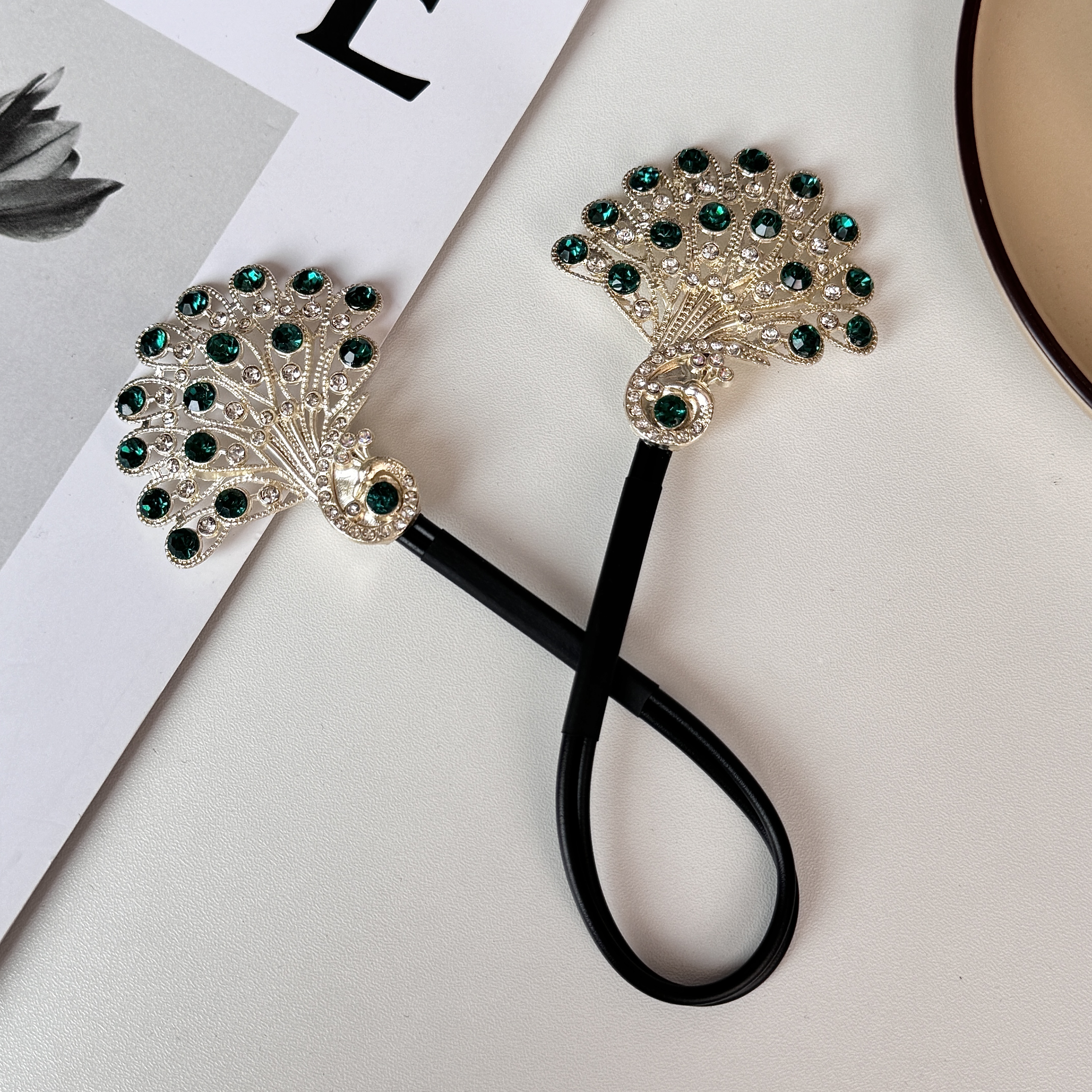 Korean-Style Water Diamond Peacock Hair Bun, High-End Feel, Lazy Bun Hairstyle, Curling Iron, Flower Bud Head, Twist Clip Headwear Application Scenario