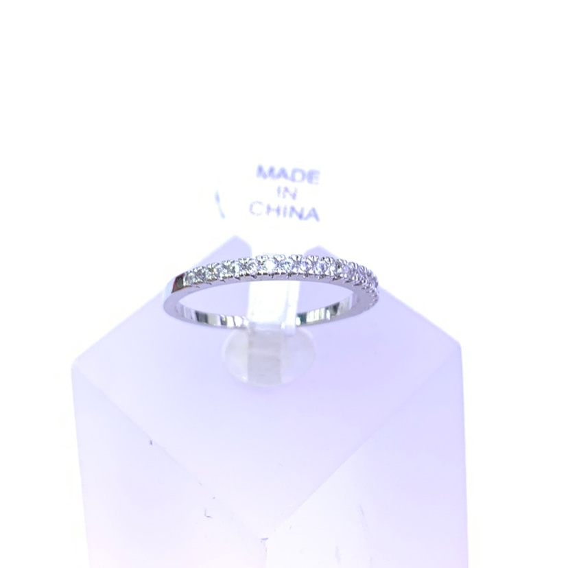The ring is a fine diamond ring, a zircon ring, and a silver versatile style