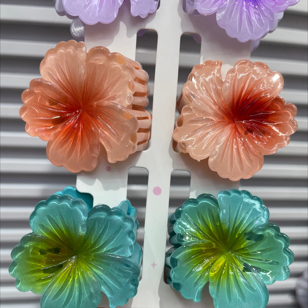 Acrylic hair clips, fashionable grab clips, headwear, simple hair accessories, versatile styling accessories, ladies' hair clips Specification image