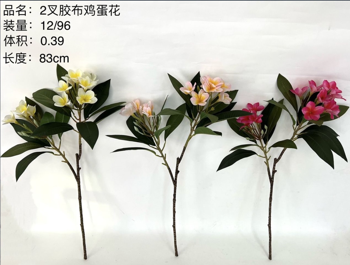 Simulated green plant fences are used to decorate the interior and exterior of the green ivy and vine knitted flower room, and green plants are arranged on the walls