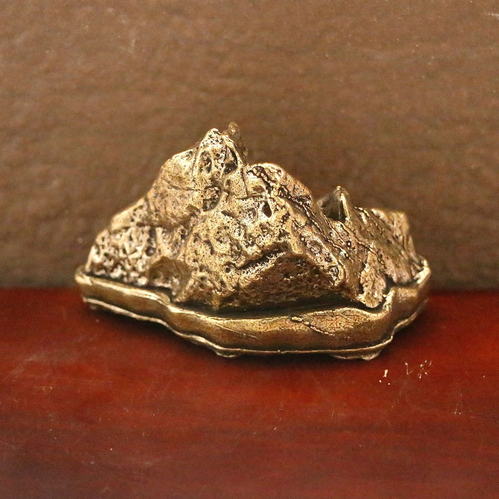 Brass Taishan stone Gandang ornament, the supreme of the Five Great Mountains, pine trees, mountains, green waters, home decoration, copper gold mountain backed by mountain stones detail image 5