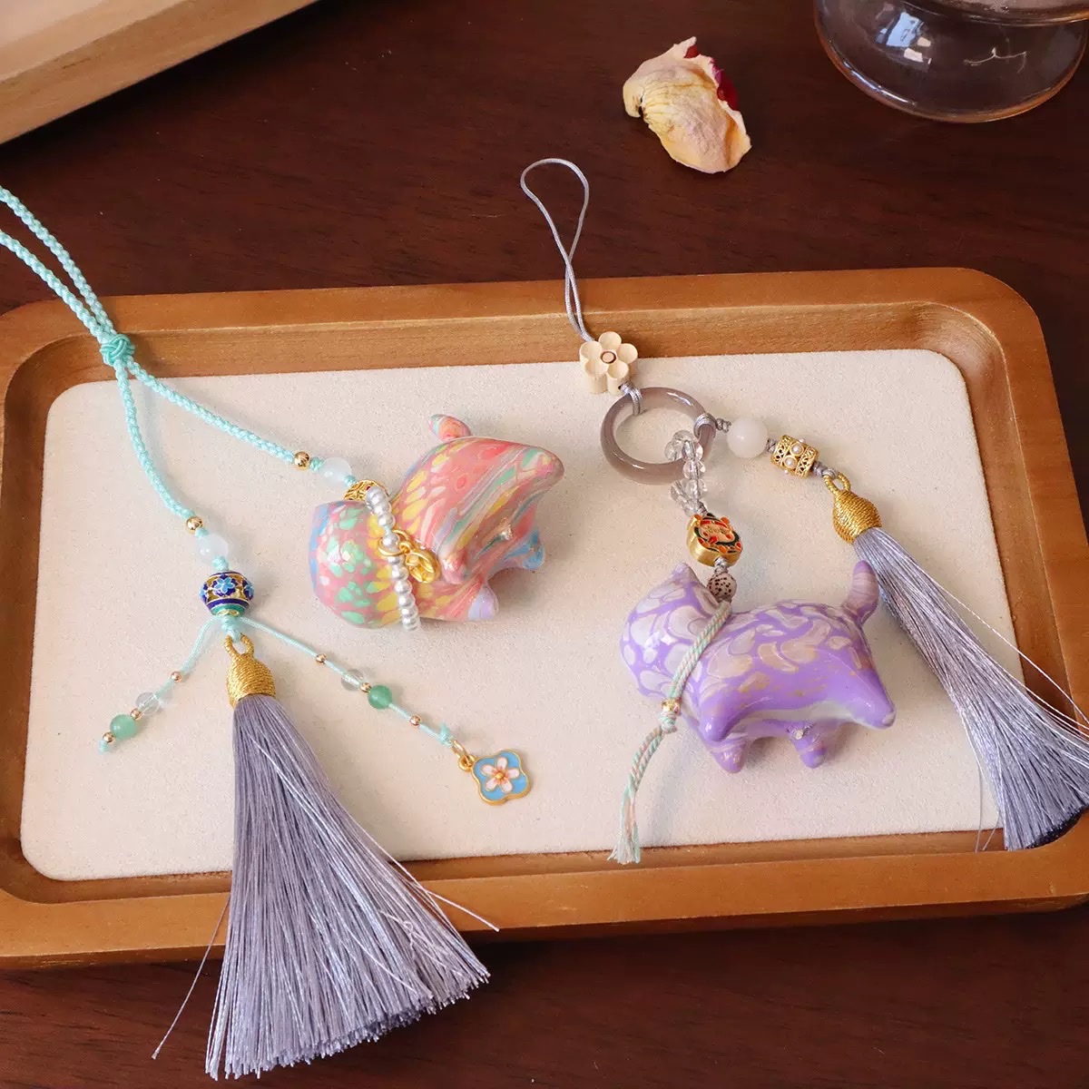 Original hand-painted lacquer Zhaomimao pendant and decorative item detail image 2