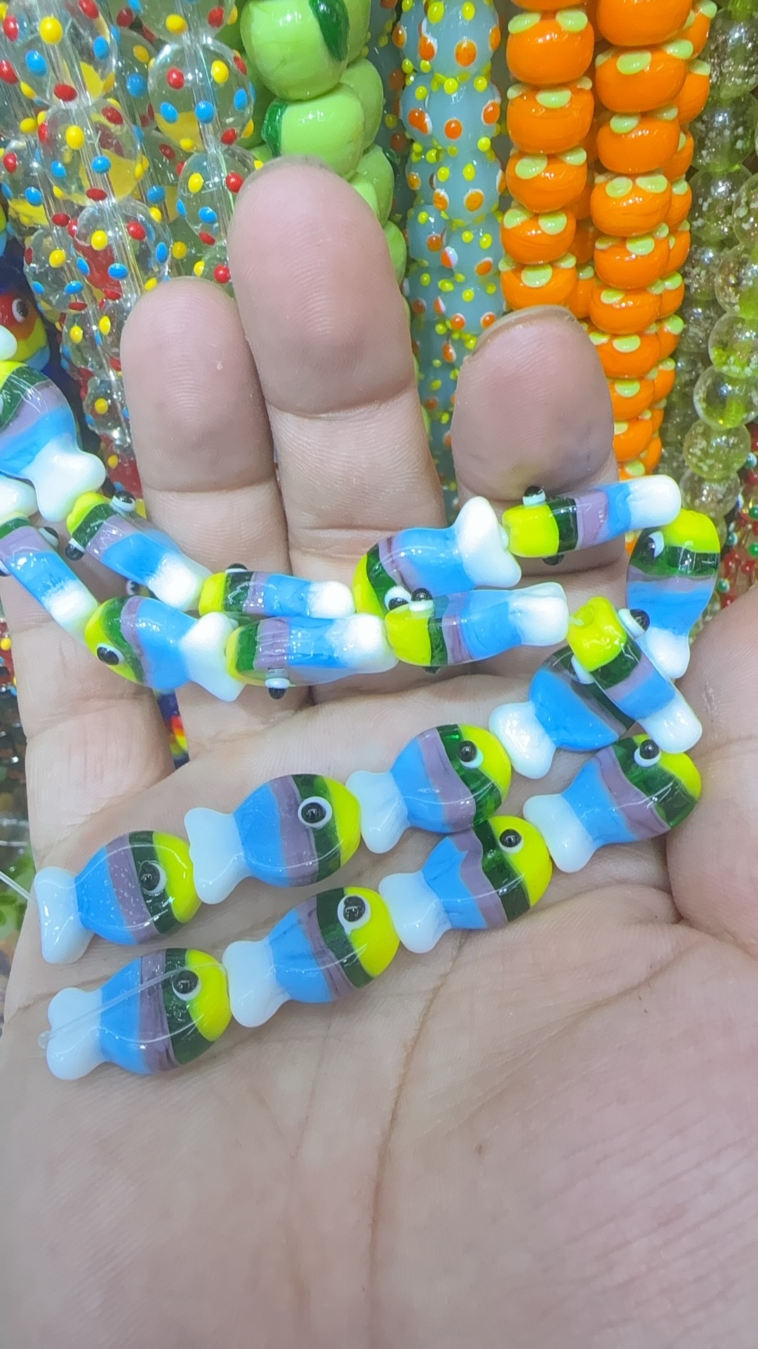 琉璃手工制作，高温烧制而成，双色琉璃小鱼图