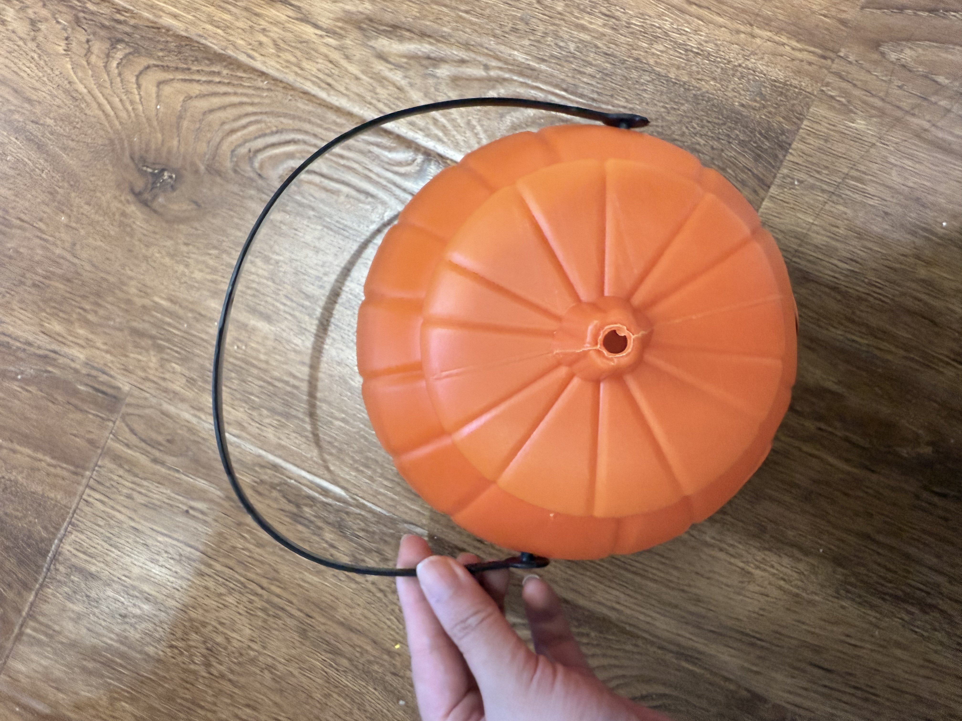 万圣节南瓜桶装饰摆件 鬼脸装饰pe南瓜桶 万圣节创意节日布置道具 糖果桶万圣节万圣节装饰 手提南瓜桶图