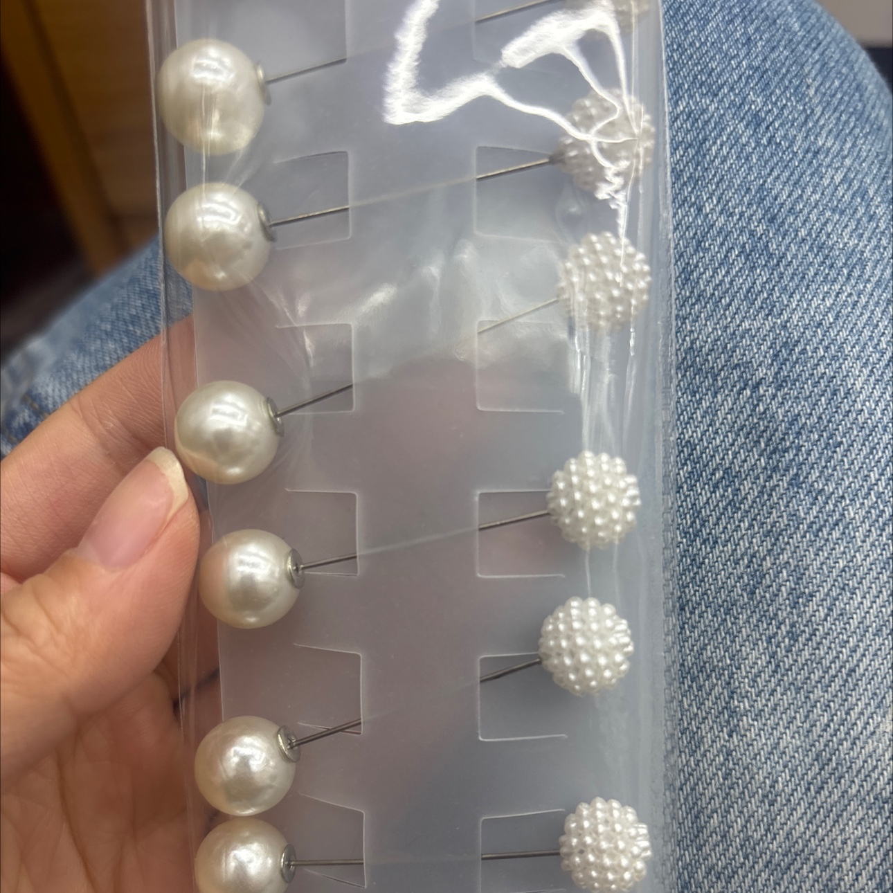 跨境专供暖色系彩色小雏菊头巾固定针亚克力纱巾服饰百搭可爱胸针