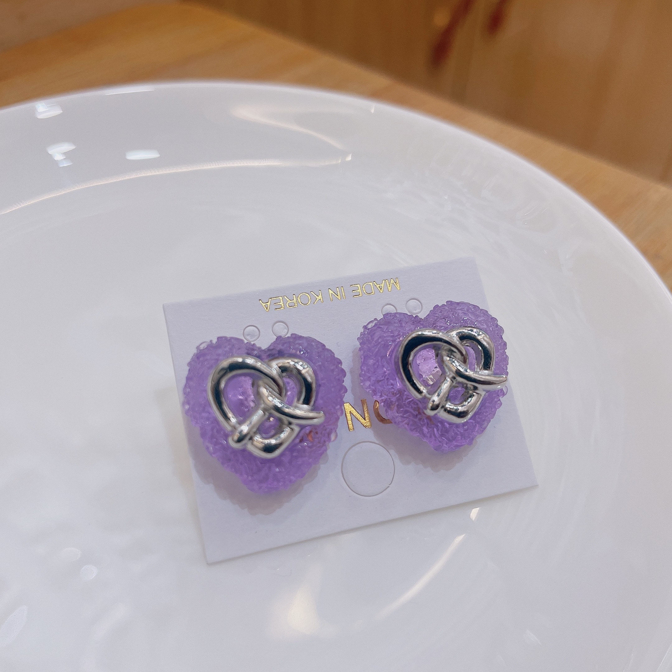 Frosting resin earrings, heart-shaped alkali water knot earrings, fashionable and exquisite earrings, delicate accessories, versatile design accessories Application Scenario