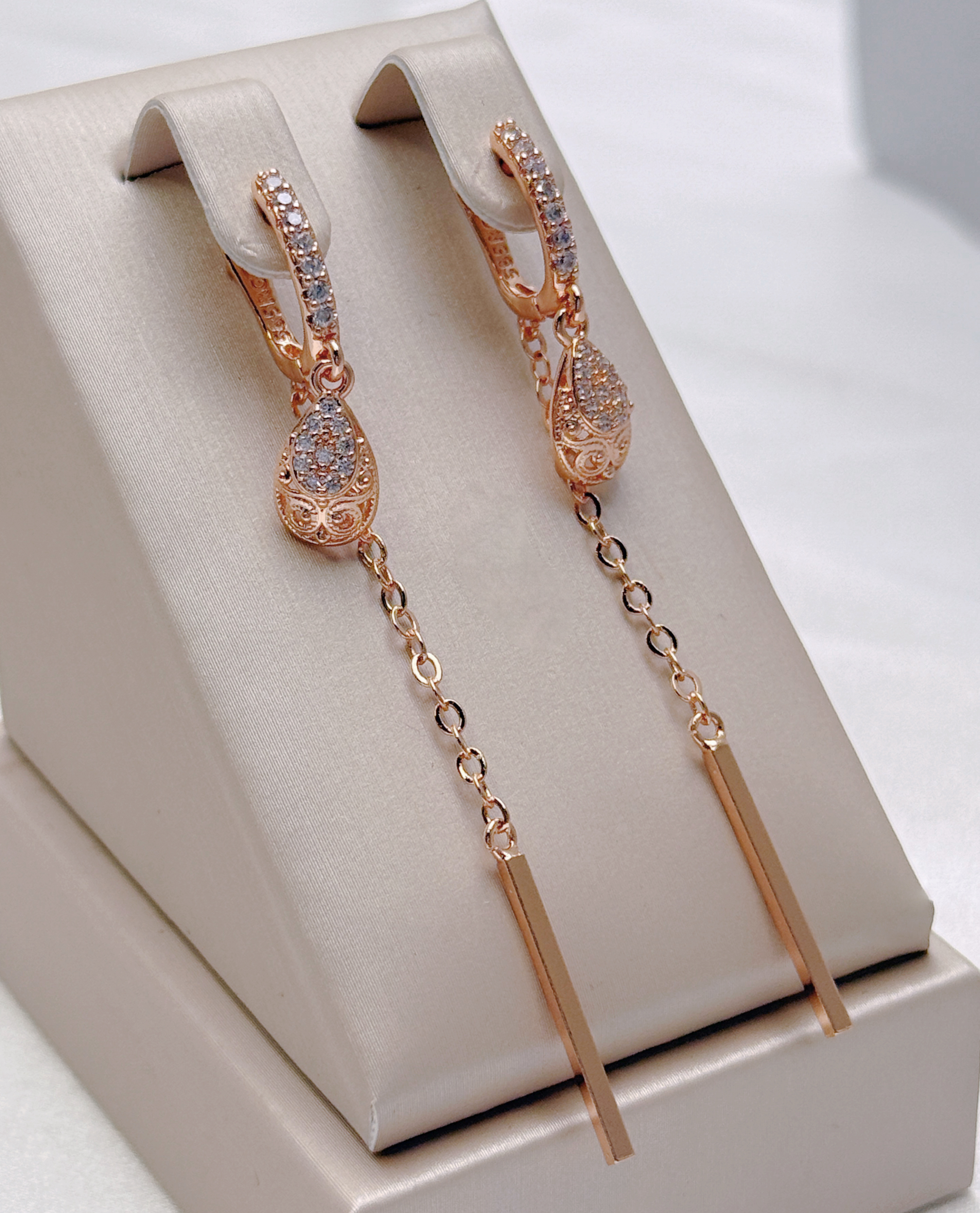 Gulkina's new 585 rose gold fashionable long earrings, copper-plated real gold Russian purple gold jewelry, cross-border direct supply, high-end and elegant ladies' earrings detail image 3