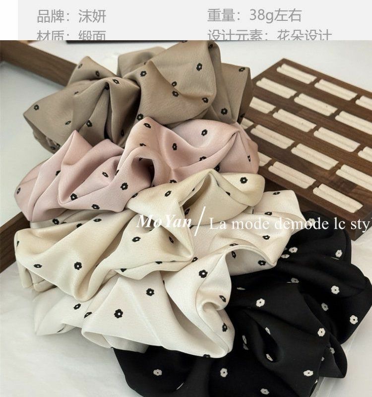 Korean-style simple large intestine hair band headband accessory, fashionable and versatile. Large intestine hair band accessory, ladies' head accessory, hair band accessory detail image 4