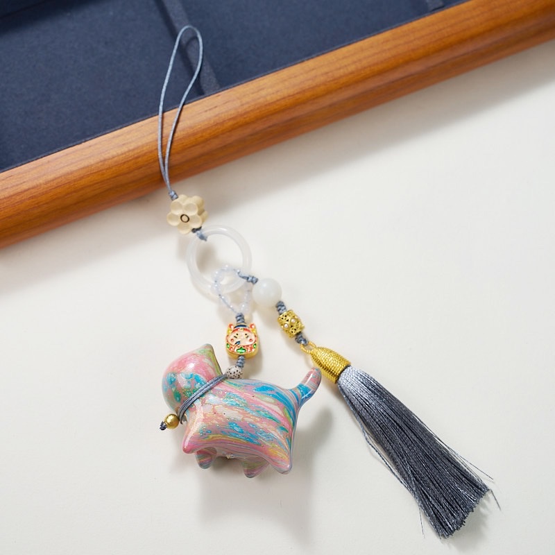 Original 5 cm floating lacquer cat pendant, cute maneki Neko, lacquer sandalwood keychain, collectible bag pendant and display piece details Picture