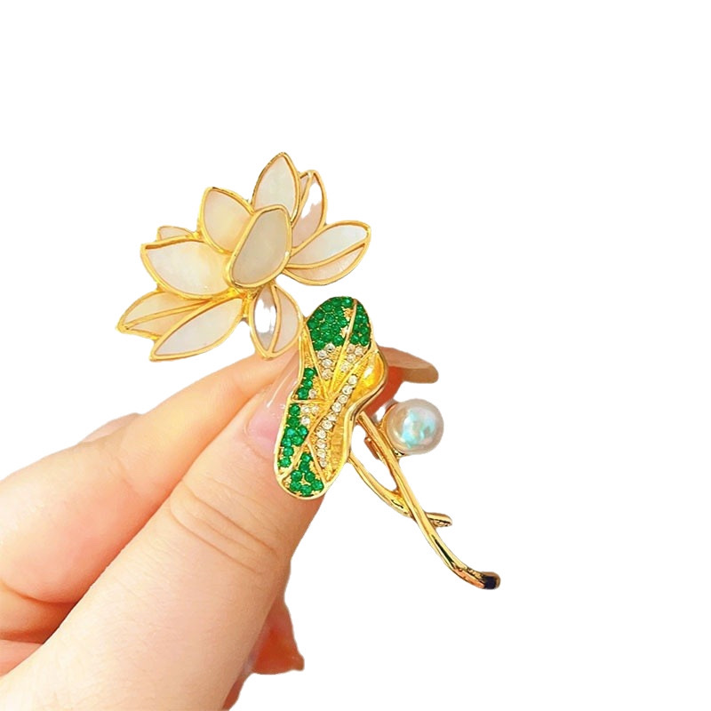 Japanese and Korean style fashionable and elegant lotus leaf flower brooches, creative enamel color oil painting style clothing accessories, pins, sweaters, cardigans and accessories detail image 4