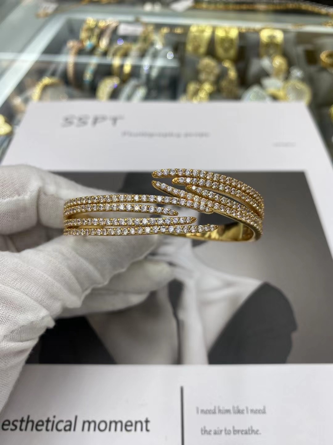 Fashionable and high-end bracelet with water drop style, real gold inlaid with zircon, luxury accessory, popular bestseller in both domestic and foreign trade, European and American big brands, fashionable and simple Specification image