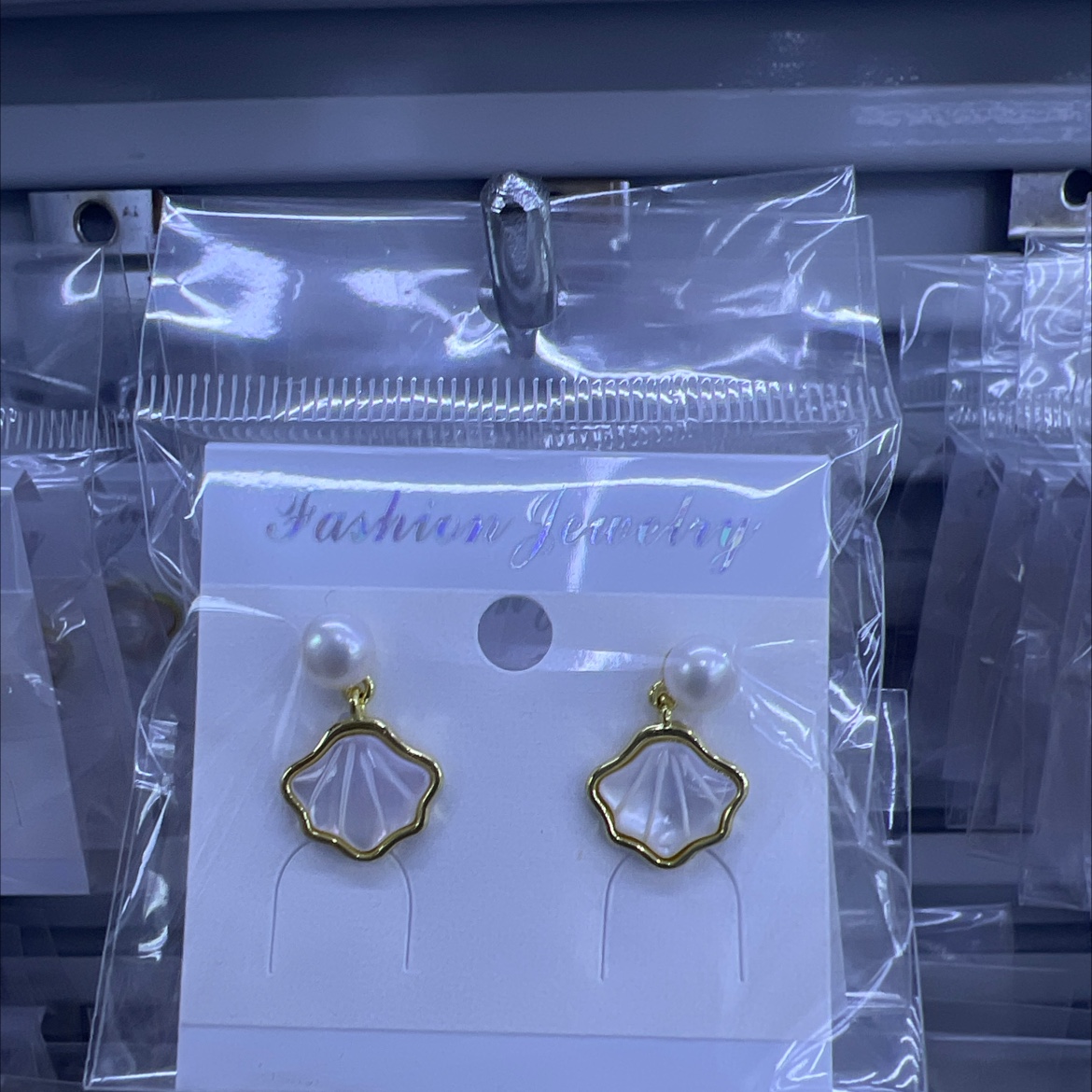 New fashionable pearl earrings with shell copper plated with real gold