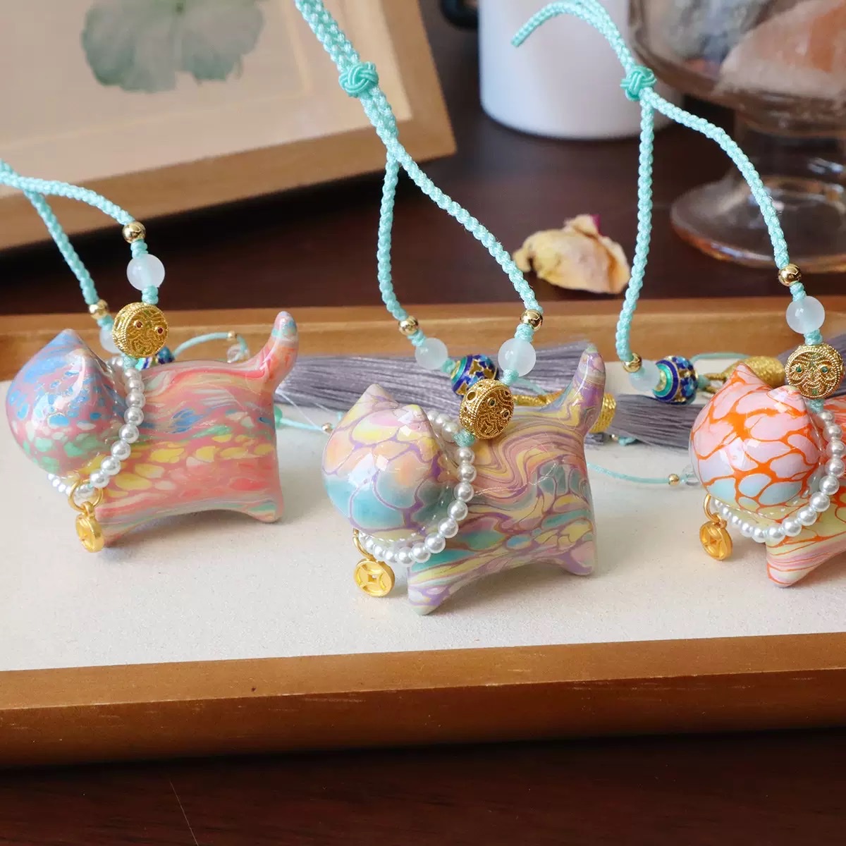 Original hand-painted lacquer Zhaomimao pendant and decorative item Application Scenario