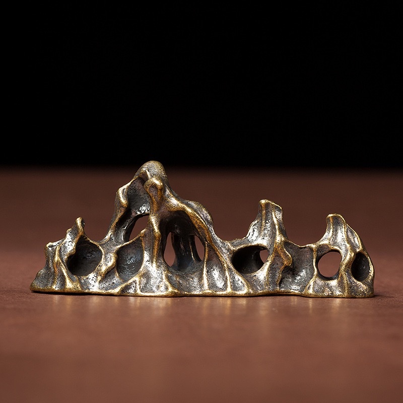 Brass mountain-shaped pen holder, artificial rockery, study pen holder, decorative item, creative desktop, office paperweight, antique, micro-carved bronze ware Application Scenario