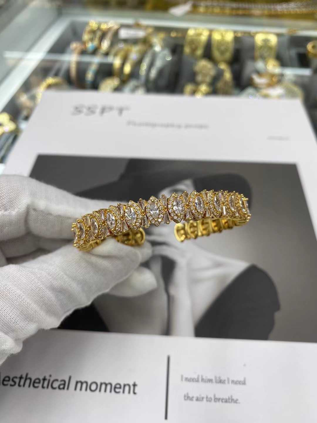 Fashionable and high-end bracelet with water drop style, real gold inlaid with zircon, luxury accessory, popular bestseller in both domestic and foreign trade, European and American big brands, fashionable and simple details Picture