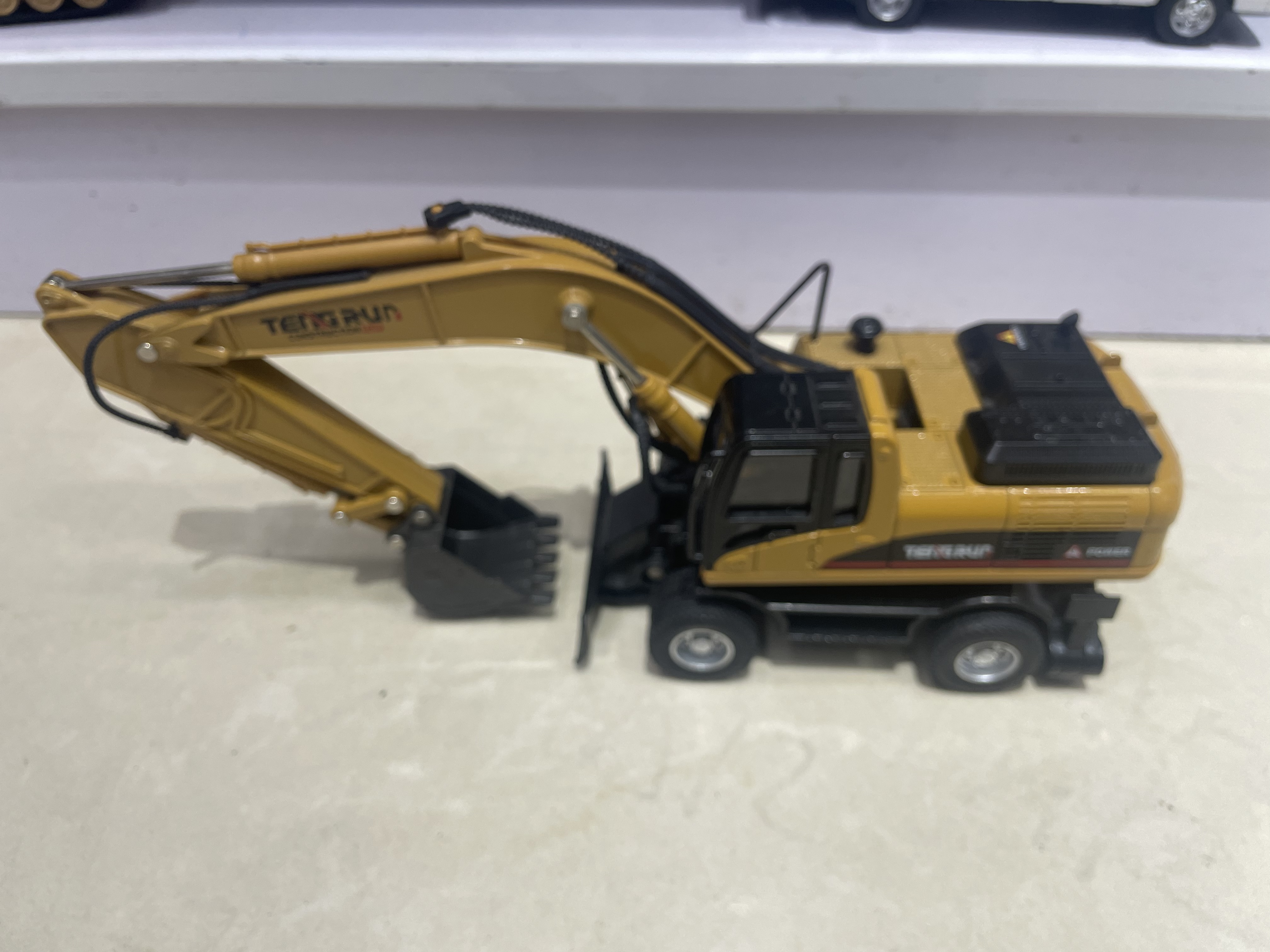 重合金工程轮式挖掘机