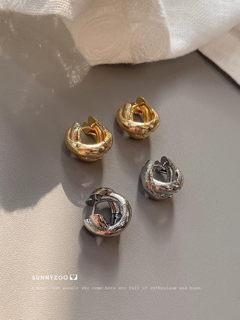 枫谷山丘 交叉肌理宽面拉丝耳扣简约气质重工高级耳饰