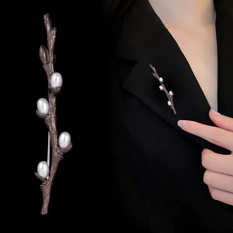 Simple plum blossom branch brooch, fashionable and versatile, ancient-style pearl jewelry pin, plum blossom series women's clothing and brooch Specification image