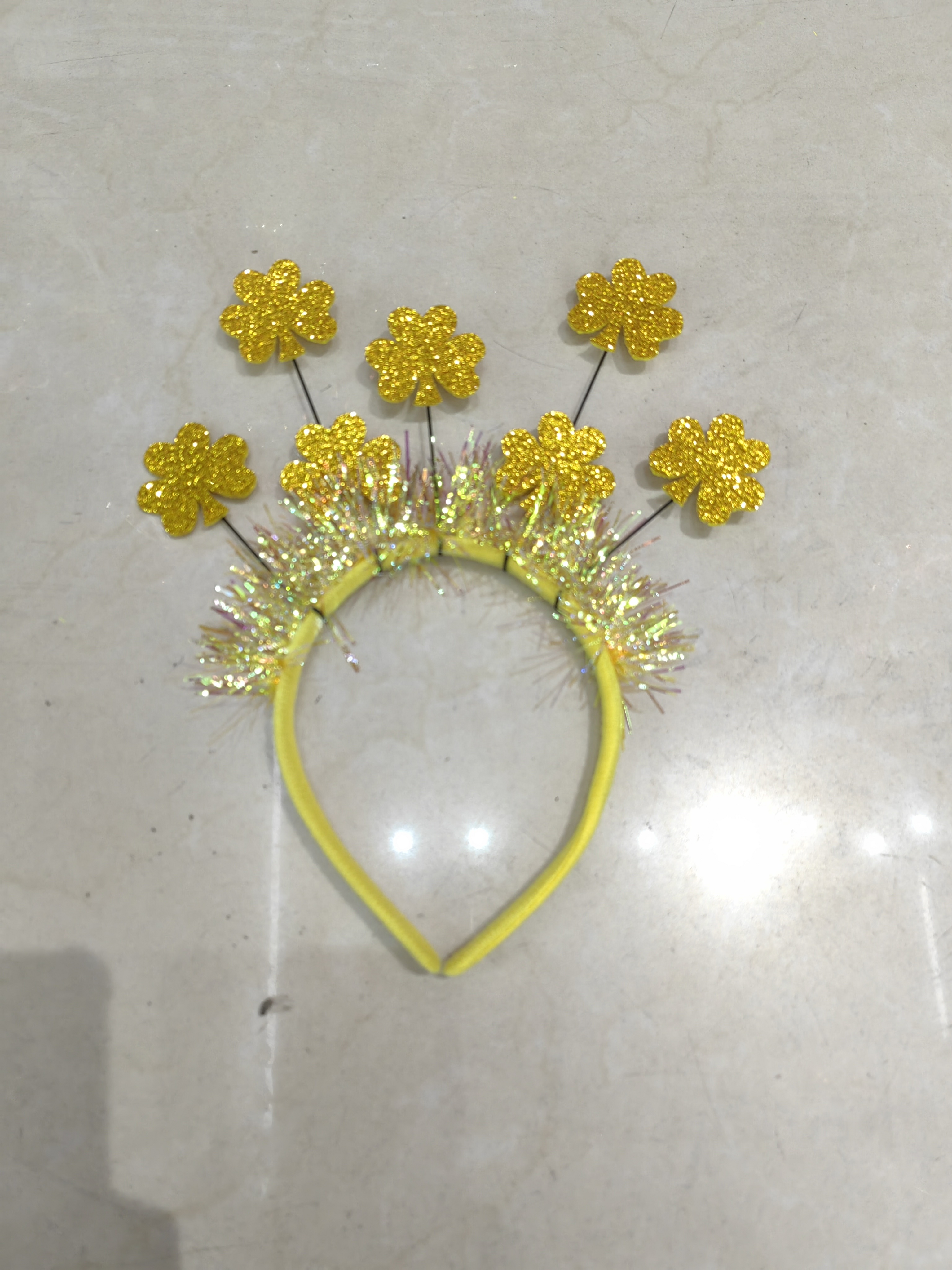 黄色头饰，外观独特，价格美丽