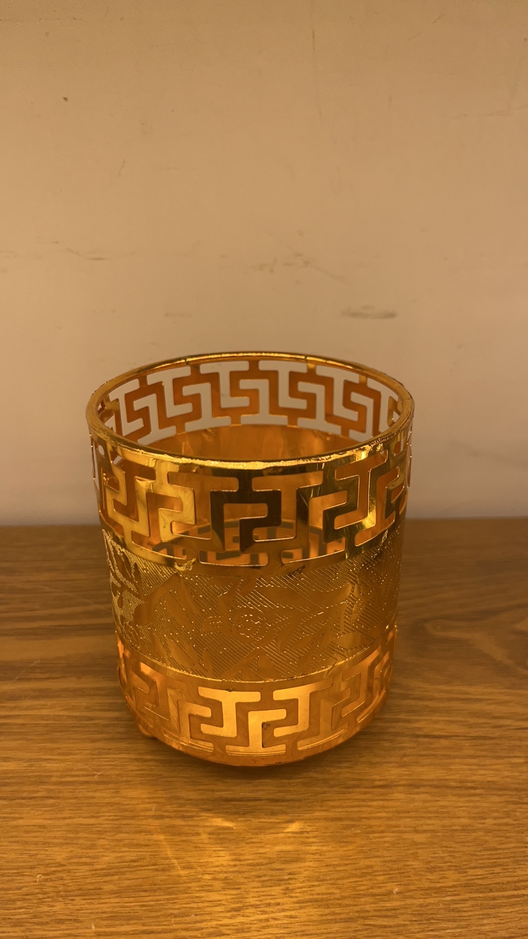 金色电镀铁艺花边笔筒，收纳筒多功能办公用品