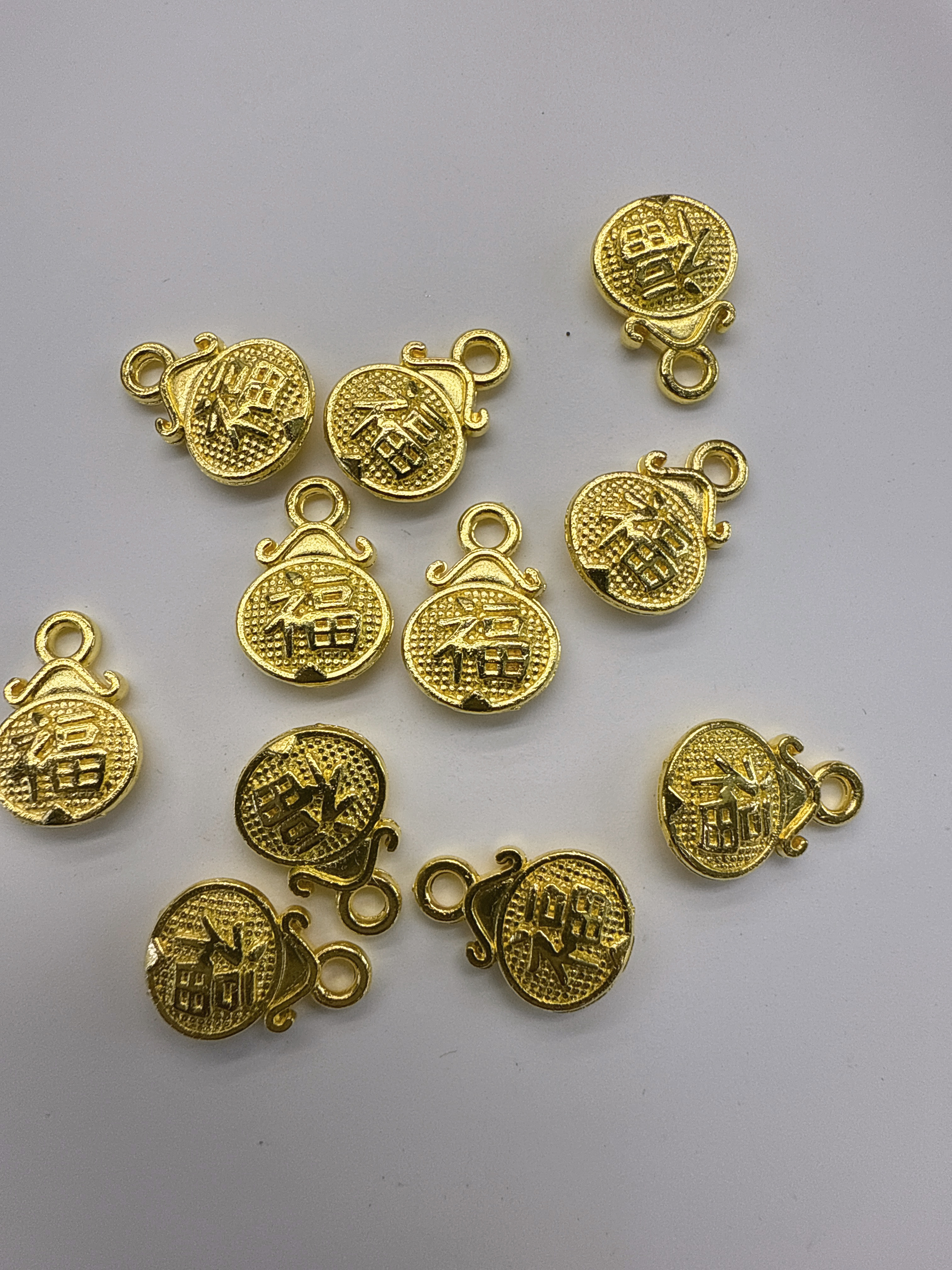 الحلي على قلادة صغيرة detail image 2