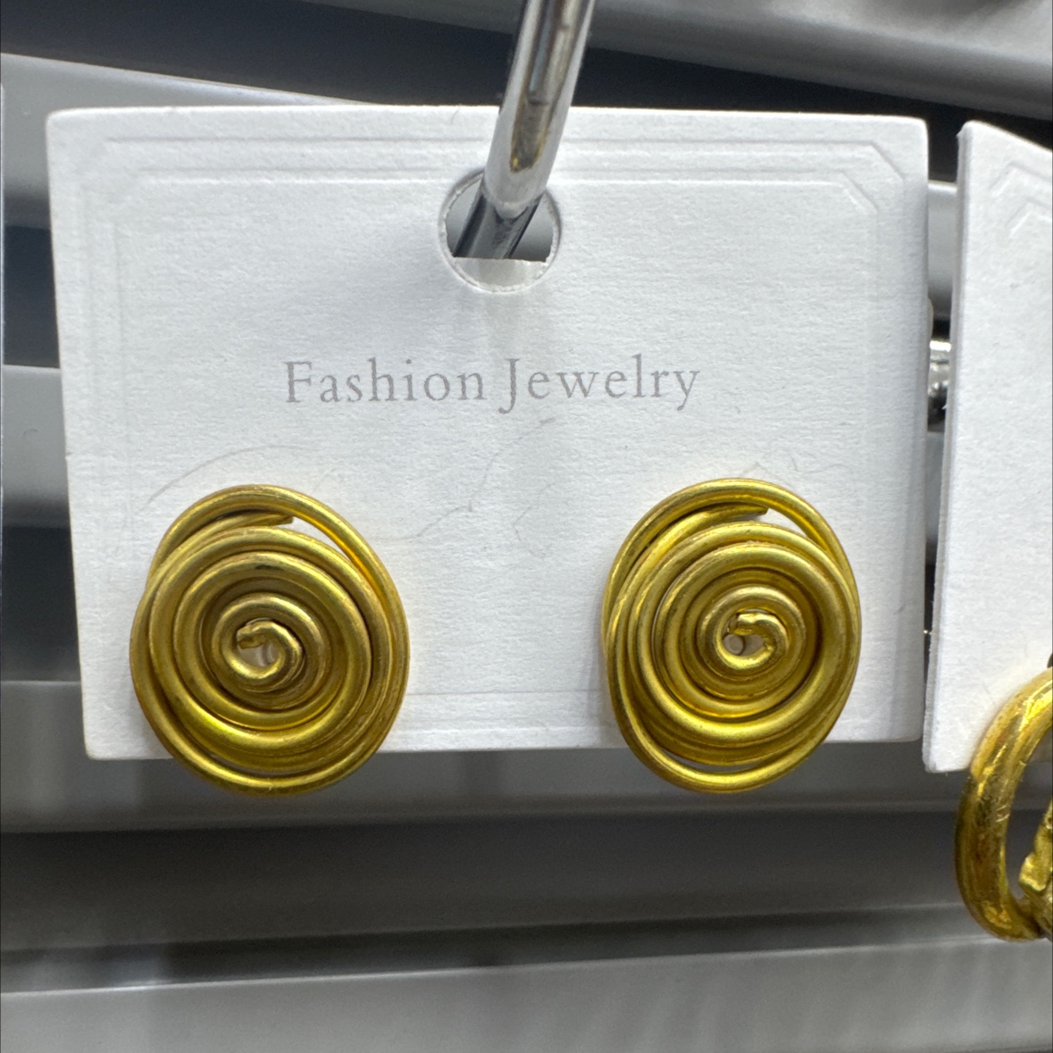 Welded zircon pearl earrings, fashionable and versatile earrings, exquisite accessories, ladies' elegant accessories, earrings, welded zircon earrings, pearl earrings