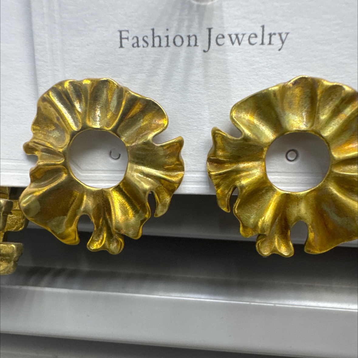Welded zircon earrings, pearl earrings, women's fashionable and versatile earrings, simple and elegant, individual and trendy accessories, pearl earrings accessories