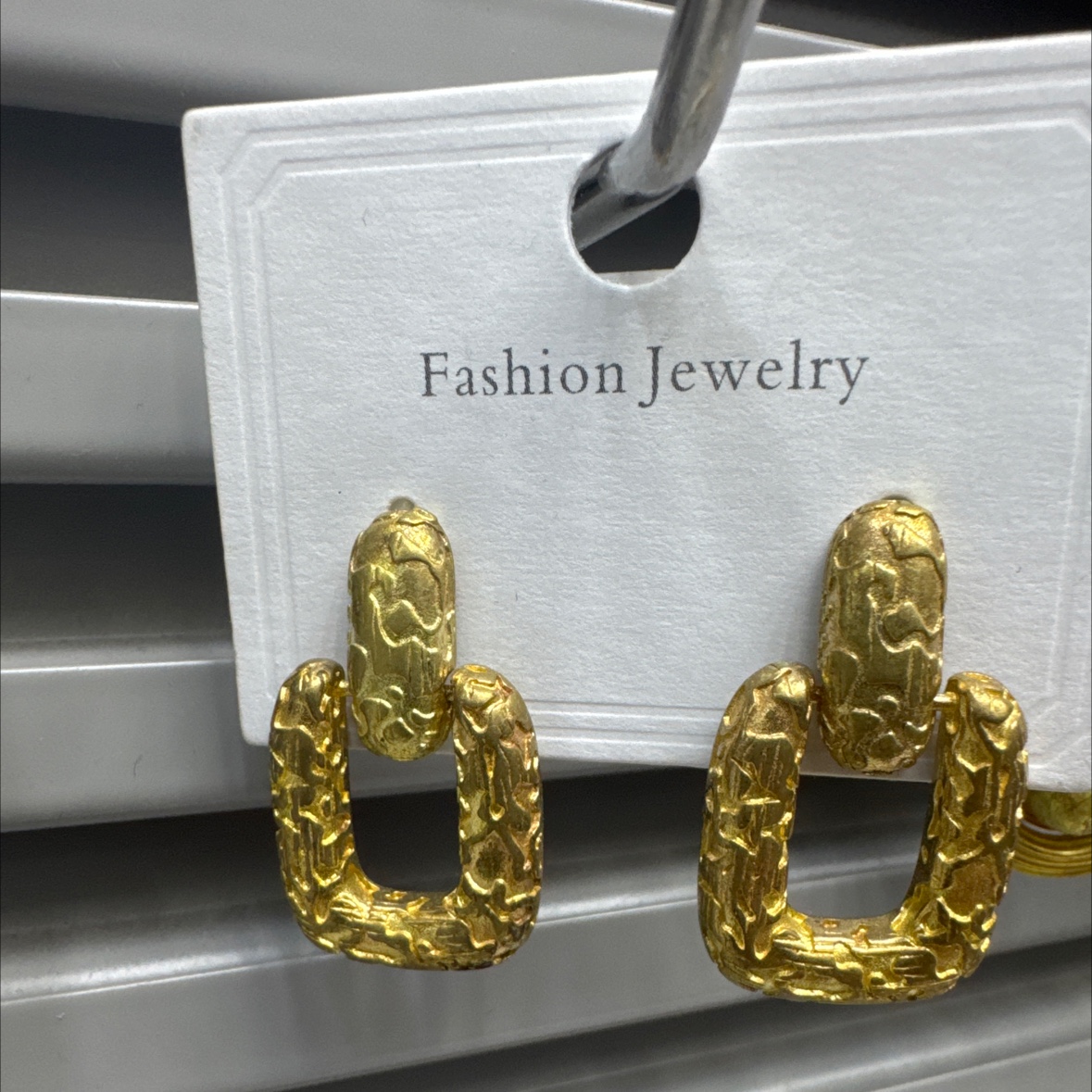 Welded zircon earrings, pearl earrings, women's fashionable and versatile earrings, simple and elegant, individual and trendy accessories, pearl earrings accessories Specification image