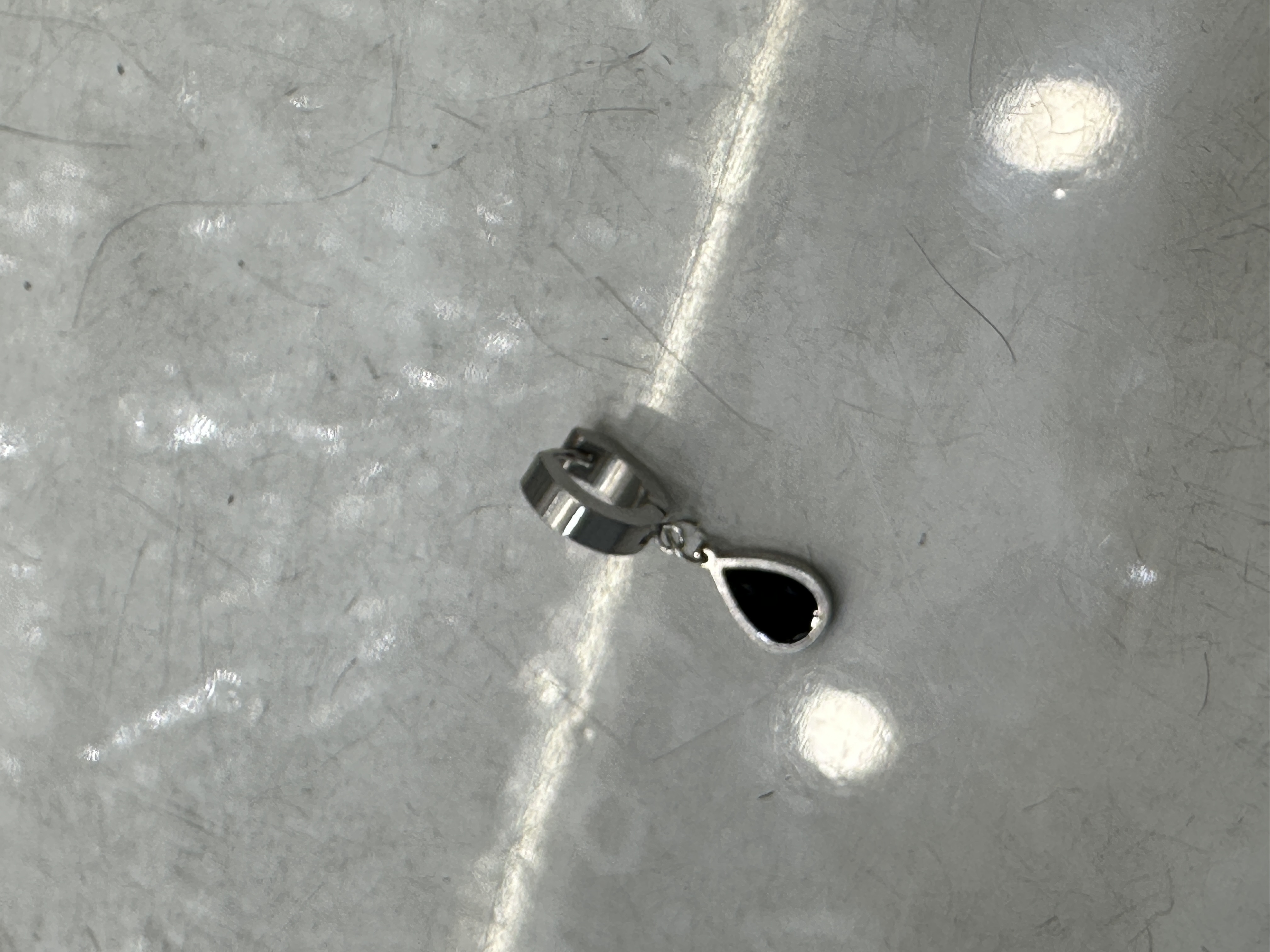 黑色滴油水型不锈钢耳扣耳钉耳饰 时尚百搭轻便饰品 个性潮流男女通用耳饰耳钉饰品饰品