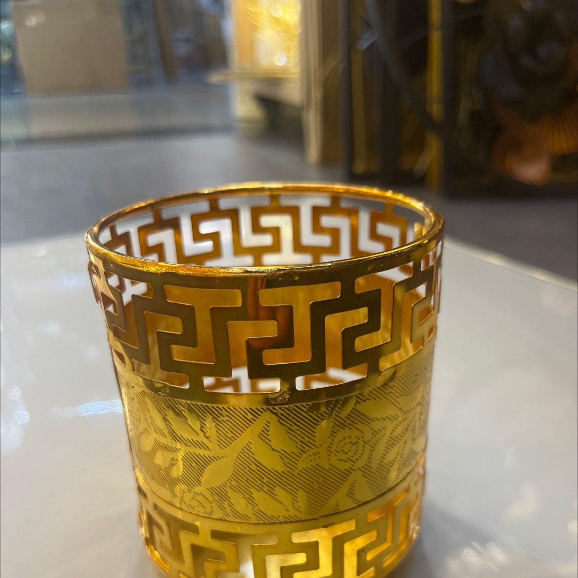 金色电镀铁艺花边笔筒，收纳筒多功能办公用品细节图