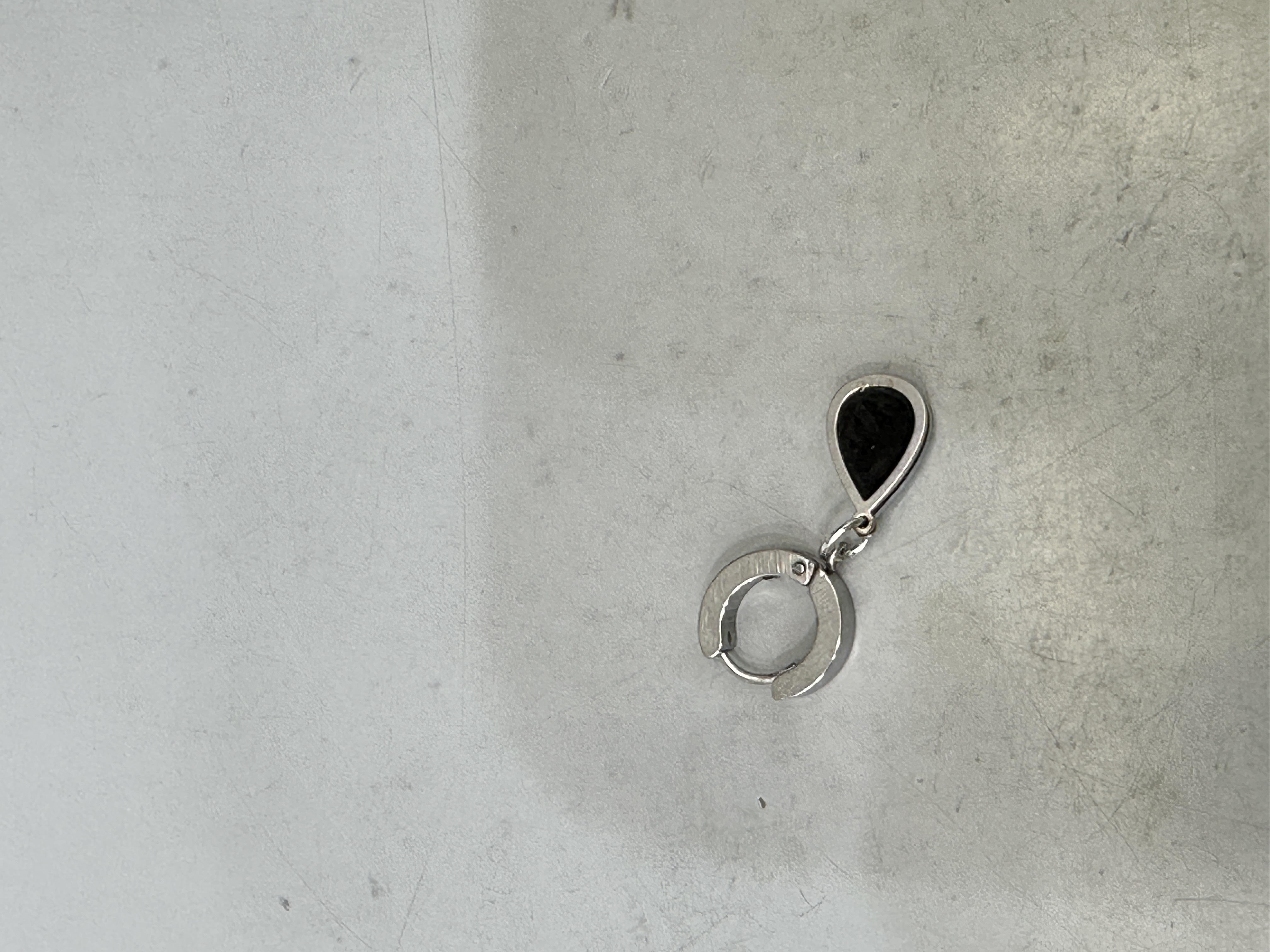 黑色滴油水型不锈钢耳扣耳钉耳饰 时尚百搭轻便饰品 个性潮流男女通用耳饰耳钉饰品饰品细节图