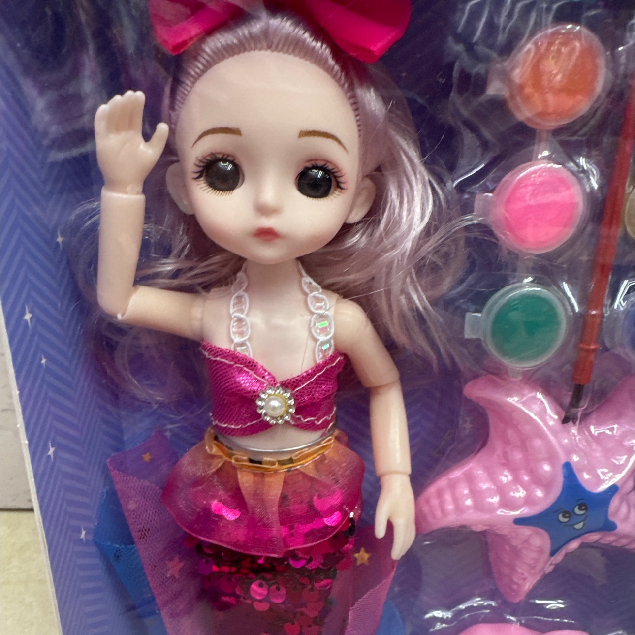 新款 关节可动 美人鱼。盒子包装内加 配件。娃娃头顶加戴 头花。3D 眼睛儿童玩具详情图2