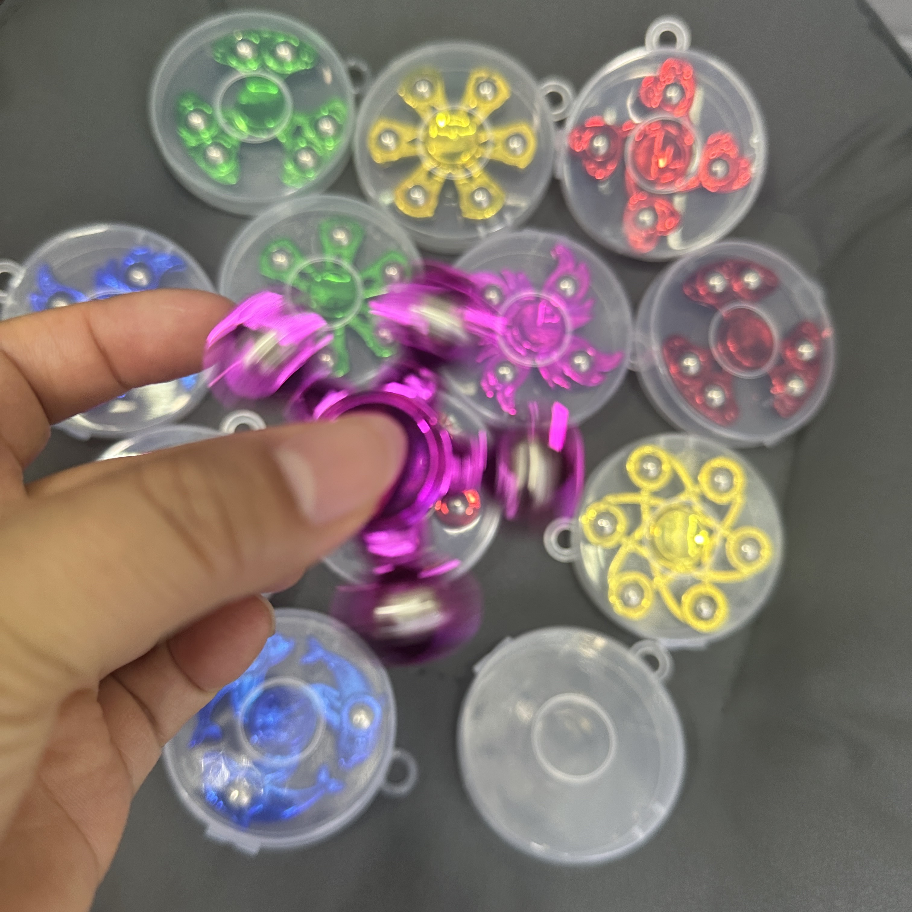 厂家批发指尖陀螺电镀钢珠陀螺手指陀螺玩具庙会景区地摊玩具金属指尖陀螺玩具