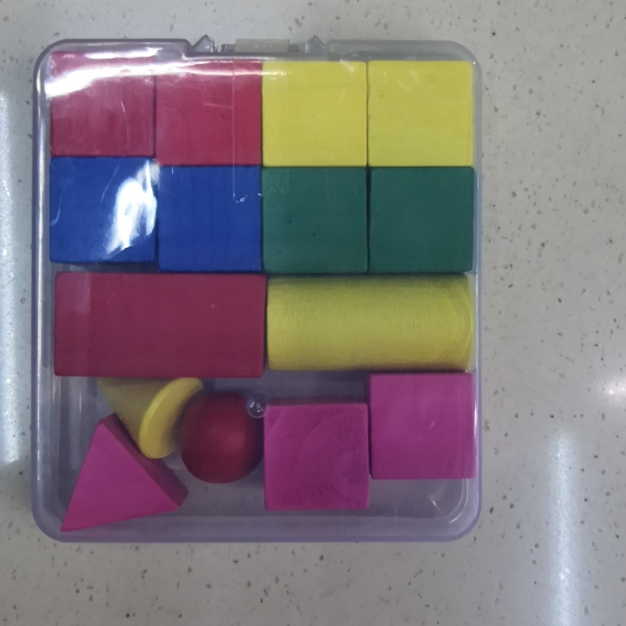 塑料装七巧板里面木头1