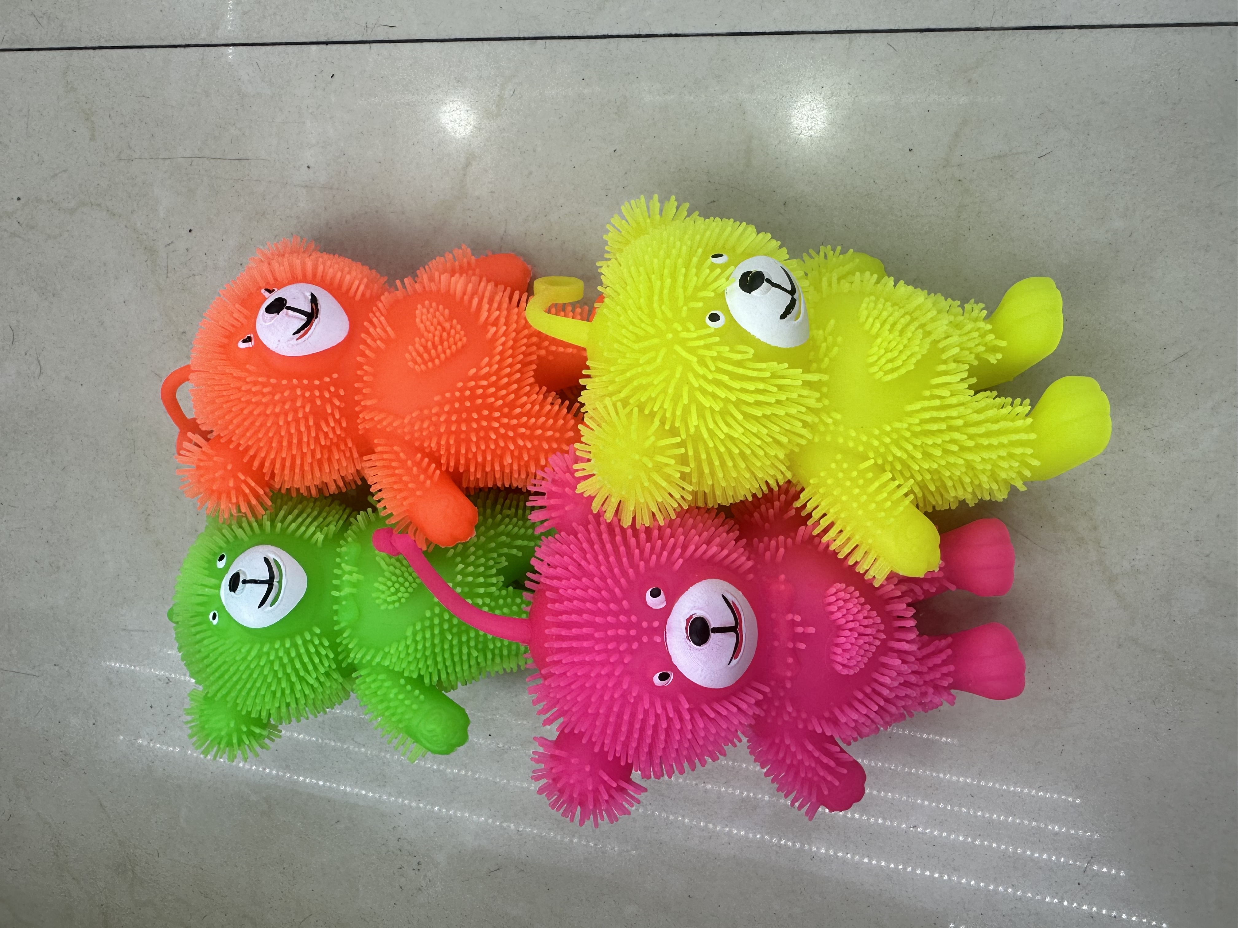 tpr软胶减压玩具 发光毛毛球，地推玩具
