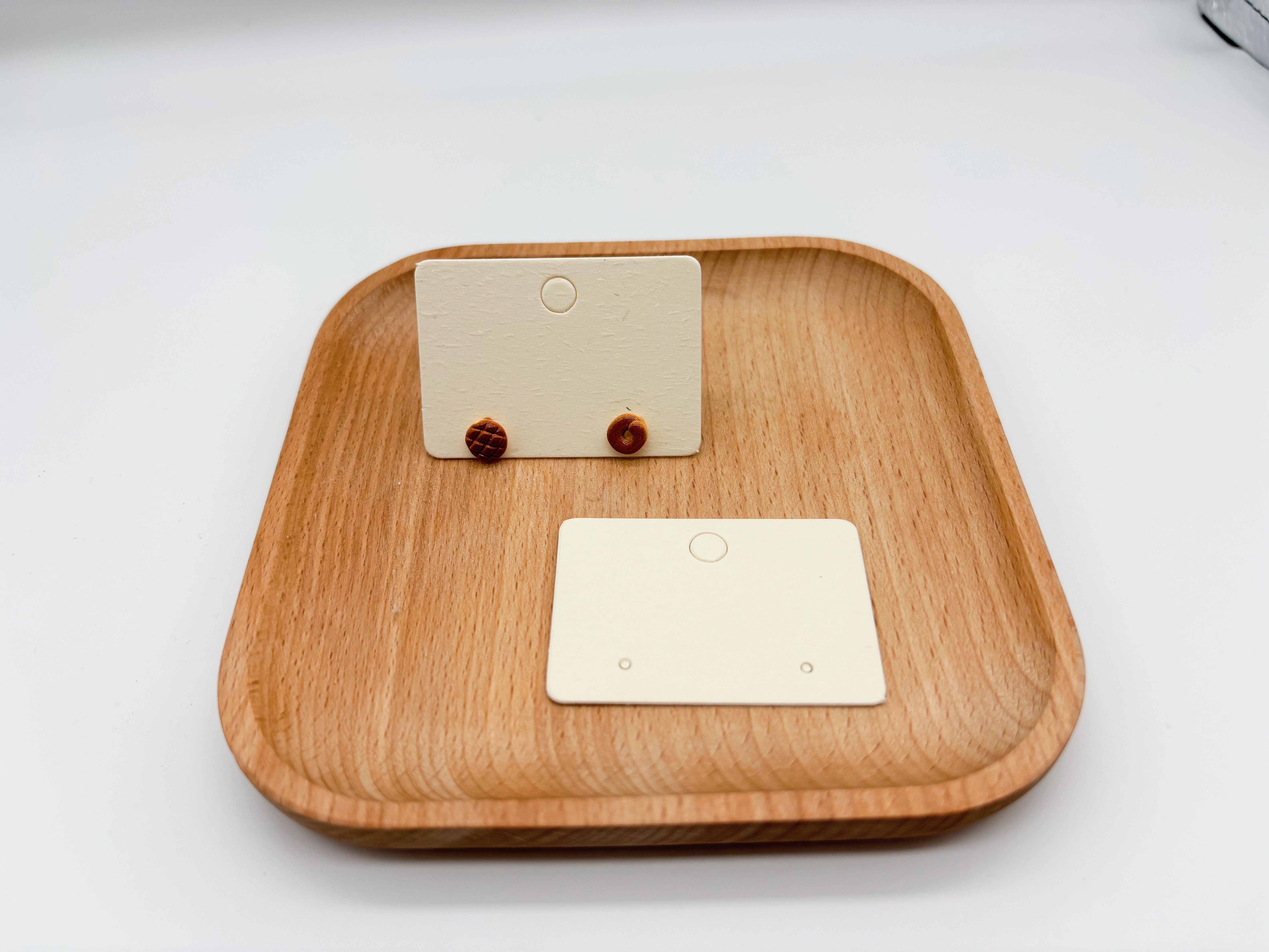 耳环卡特厚韩文烫金米黄色耳钉包装细节图