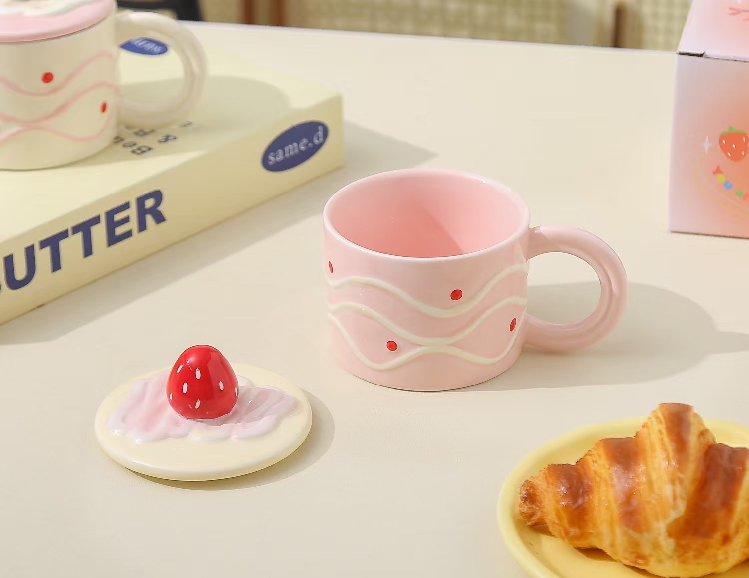 Cute bread bear ceramic water cup mug coffee cup with ceramic lid mug Application Scenario
