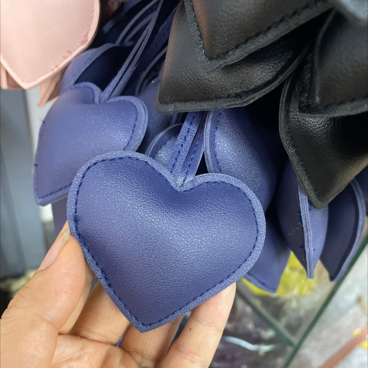 充棉卡通皮质包包手机挂件细节图