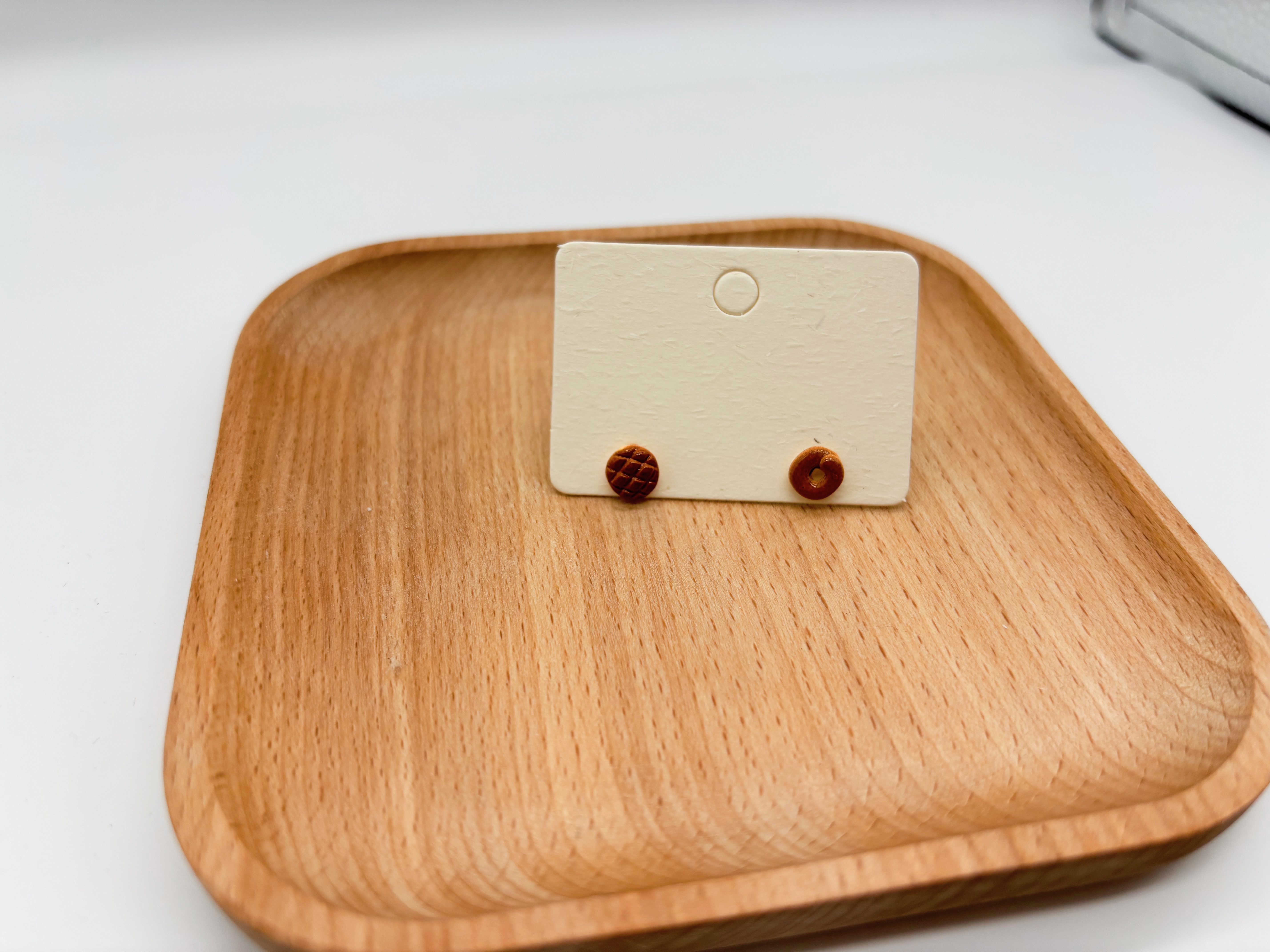 耳环卡特厚韩文烫金米黄色耳钉包装产品图