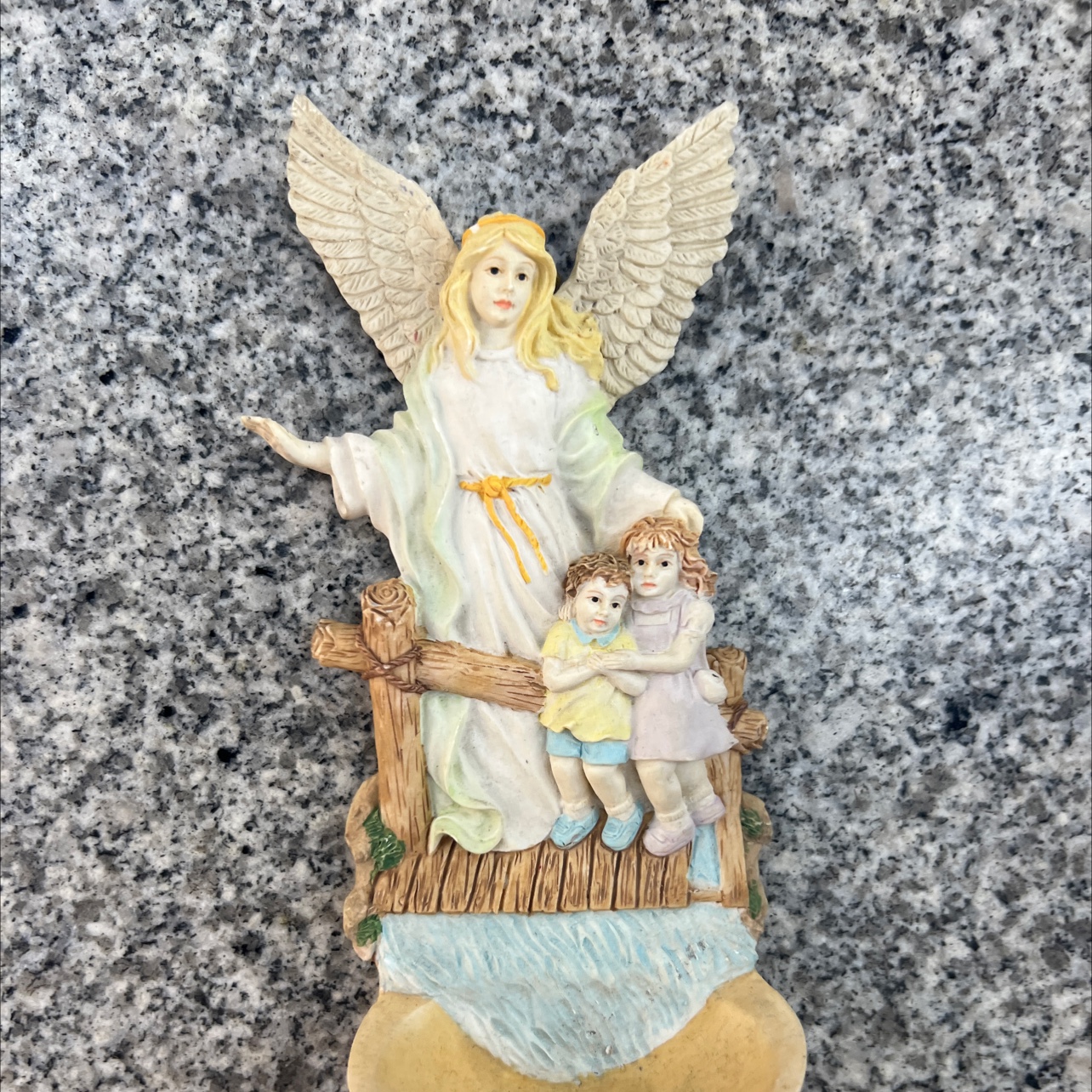 树脂挂件天使系列，冰箱贴系列，车载系列，工艺品礼品等多种产品，单个和多个品种