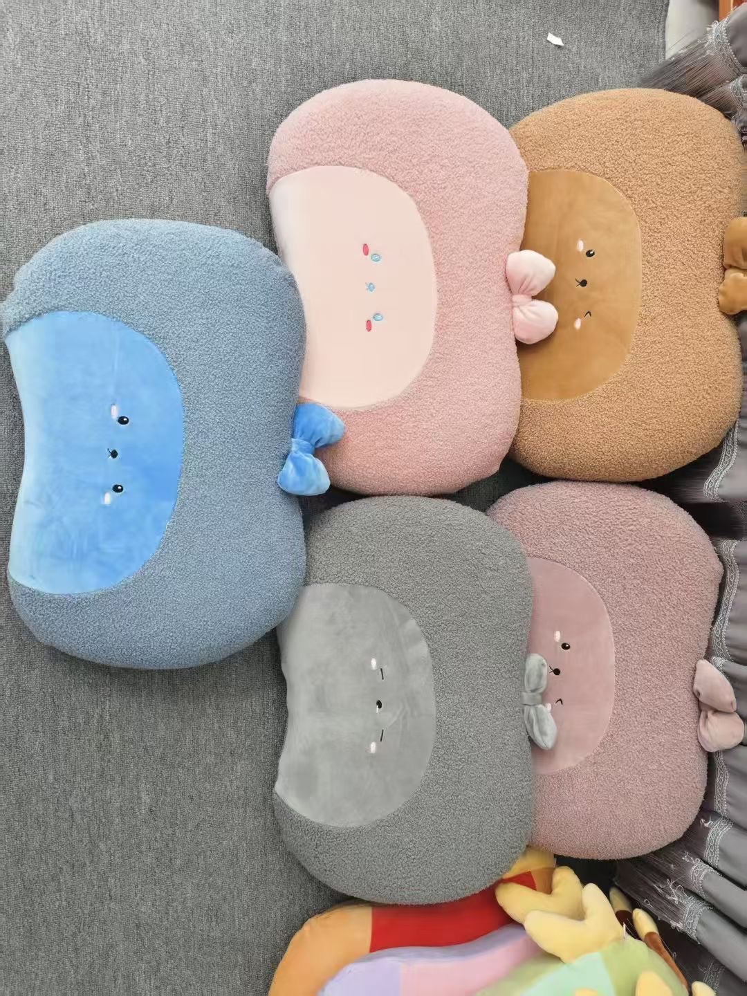 儿童记忆棉枕头，毛绒玩具儿童玩具跨境电商园毛绒可爱公仔抱枕礼物玩偶细节图