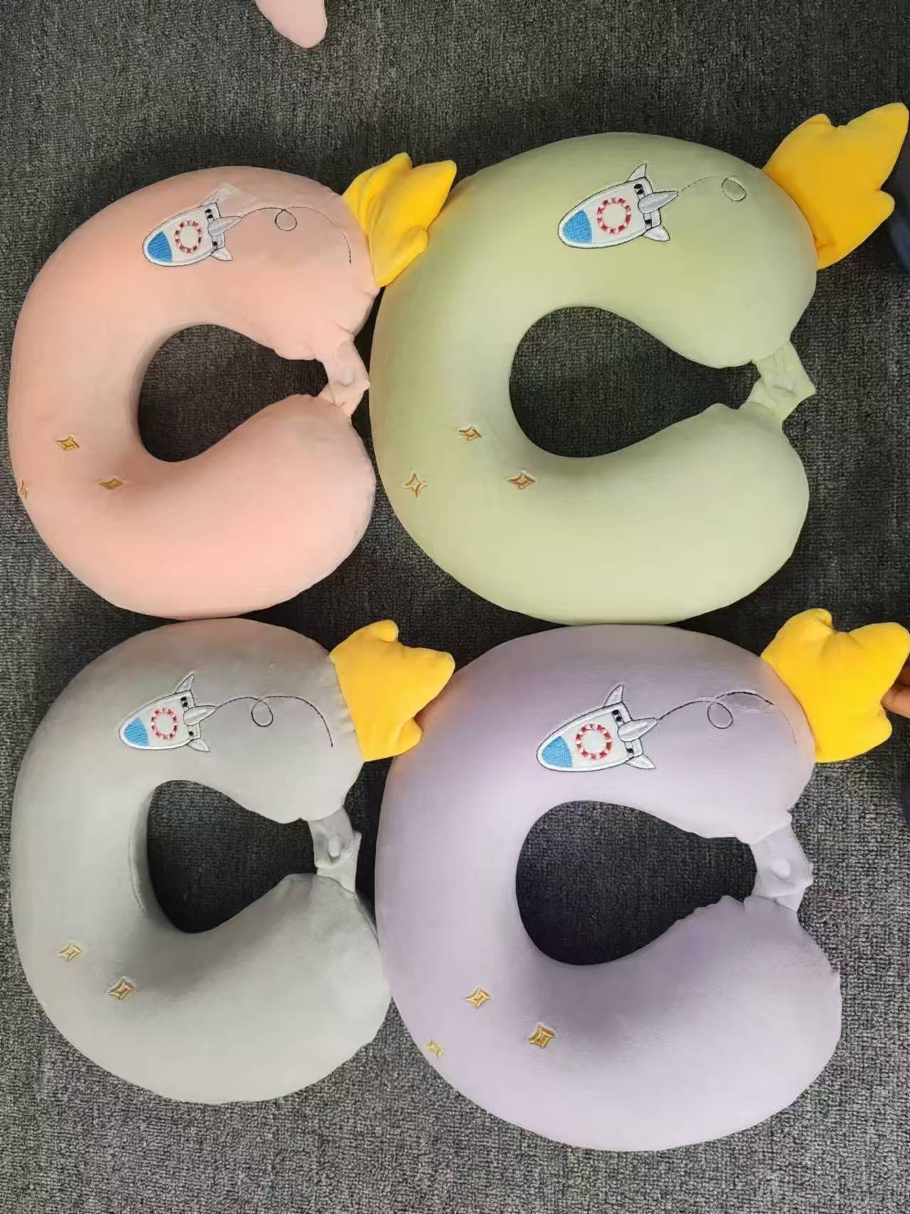 2025年颈枕儿童毛绒玩具跨境电商园毛绒可爱玩具柔软抱枕礼物毛绒玩具儿童玩具玩具白底实物图