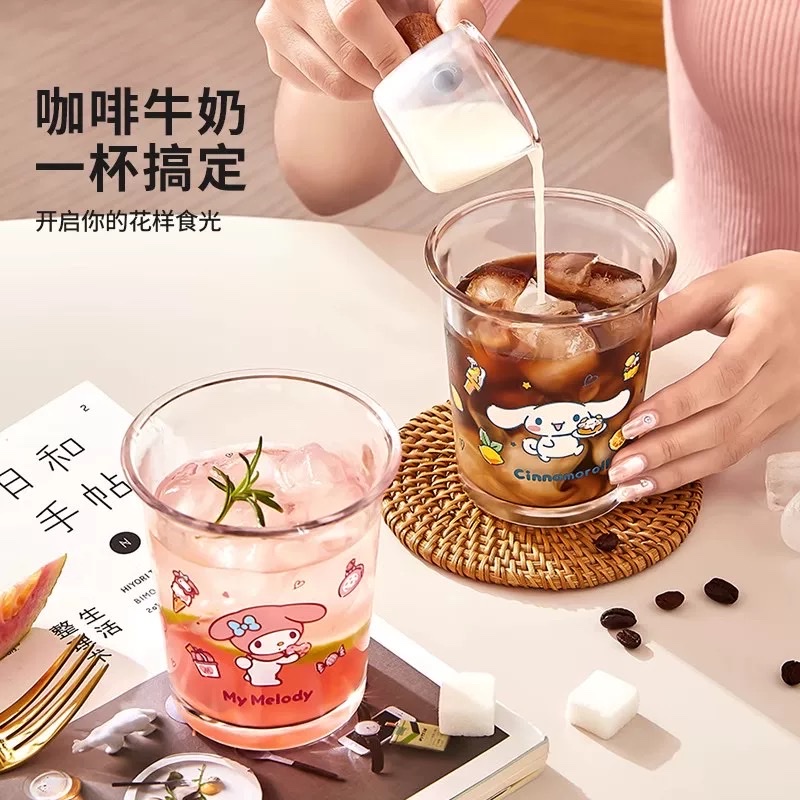 Glass handicrafts, glass vases, decorative items, glass cold water cups, glass ice cream cups, full-length mirrors, home creative artworks Application Scenario