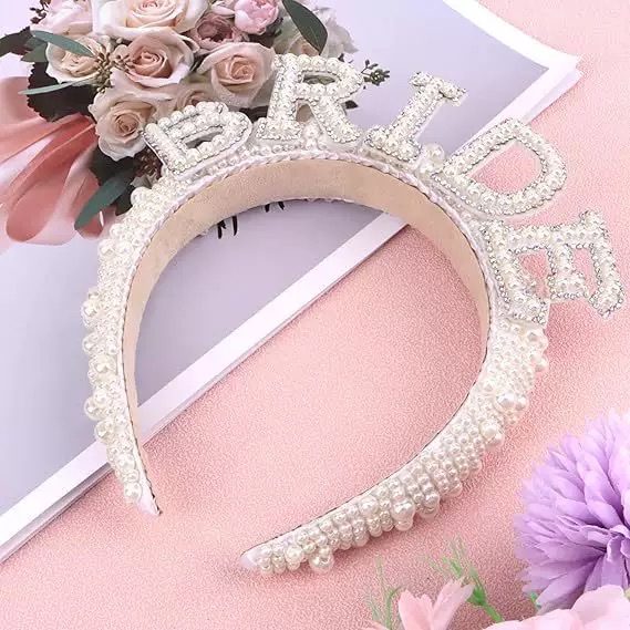 The bride's hairband is a fashionable and simple style hair accessory. It is a multi-functional and versatile headpiece for ladies